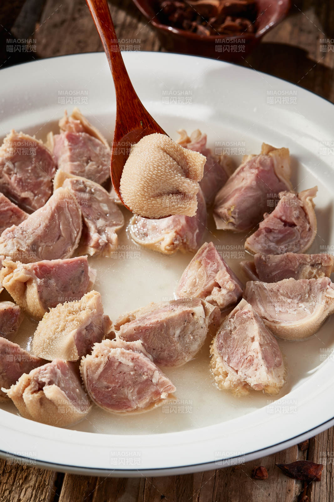 蒙餐水煮肚包肉图片