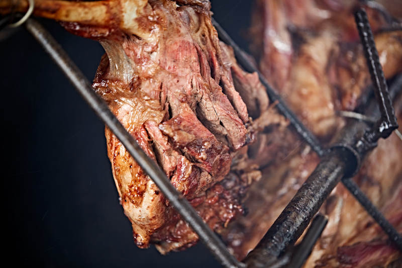 传统蒙餐烤全羊图片