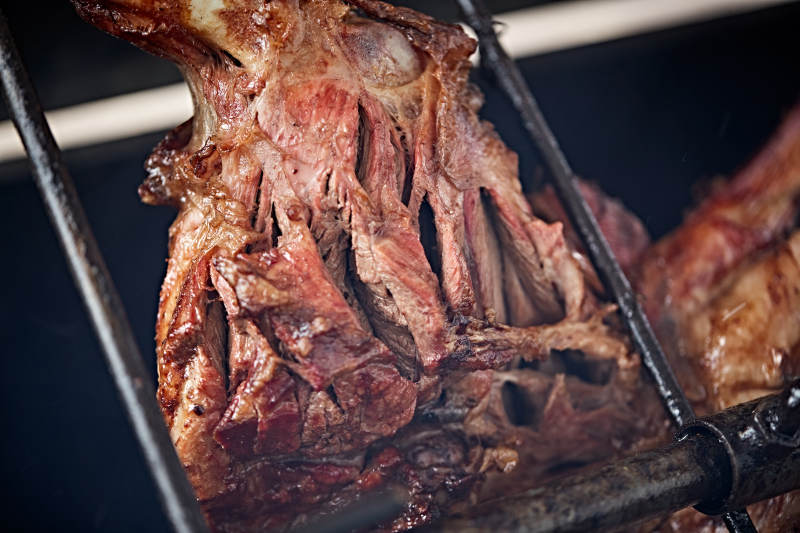 传统蒙餐烤全羊图片