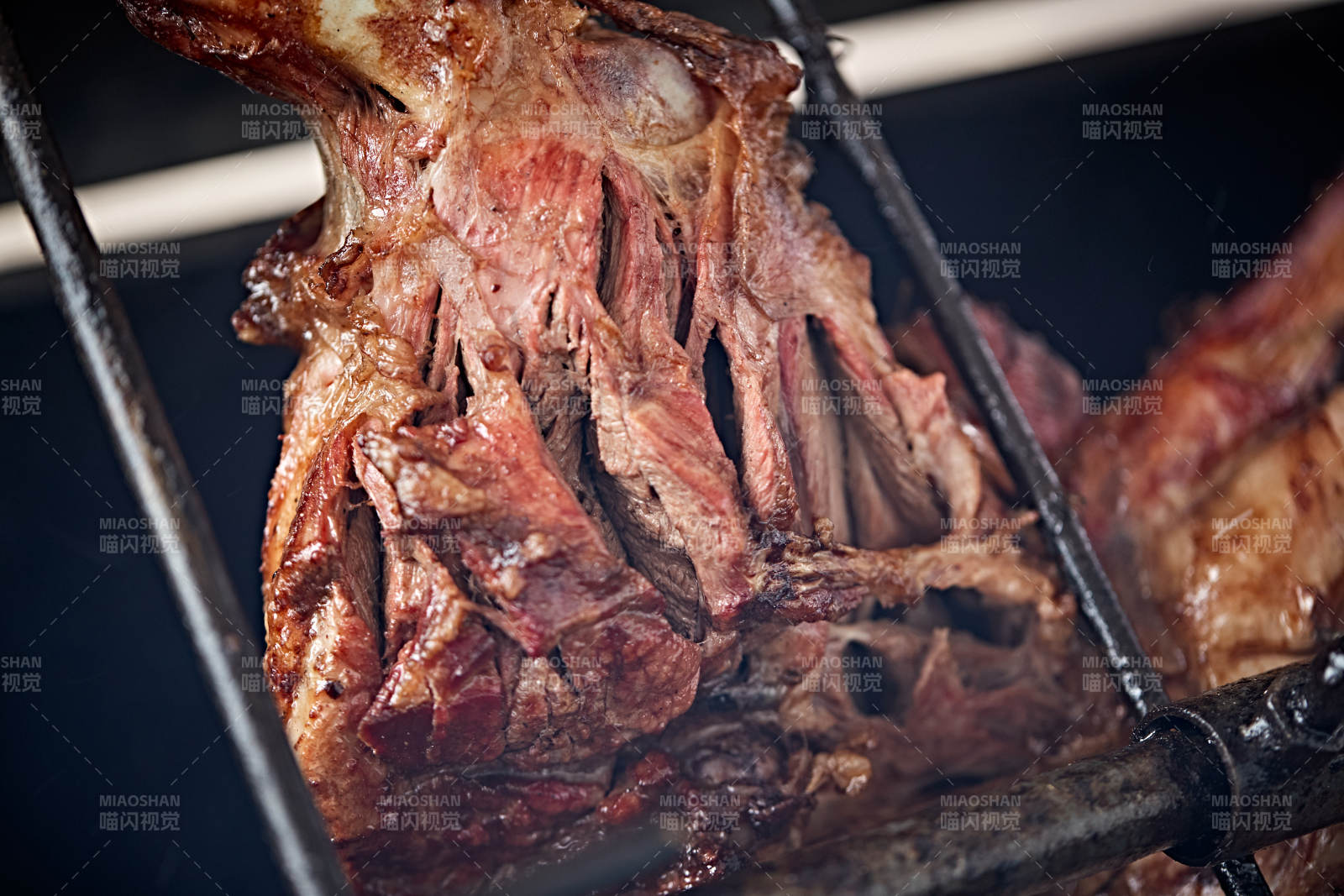 传统蒙餐烤全羊图片