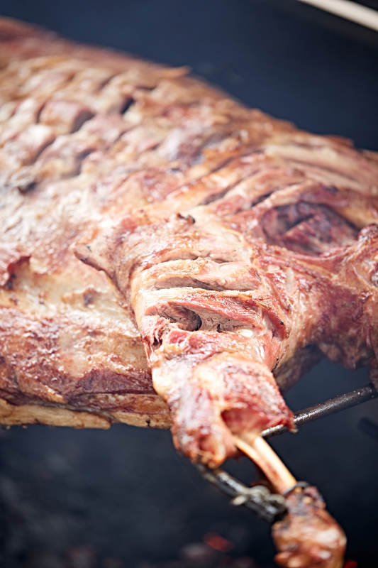 传统蒙餐烤全羊图片