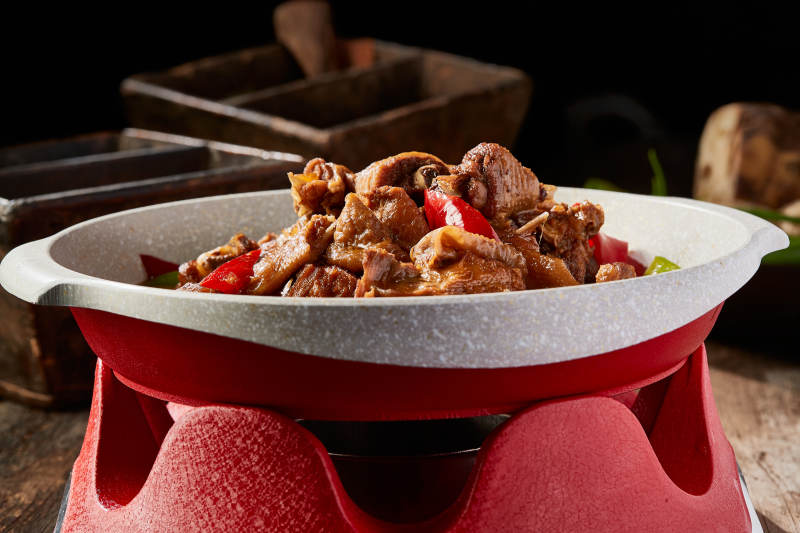 石锅双椒炖柴鸡块图片