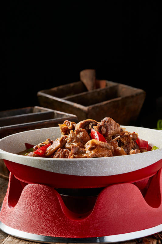 石锅双椒炖柴鸡块图片