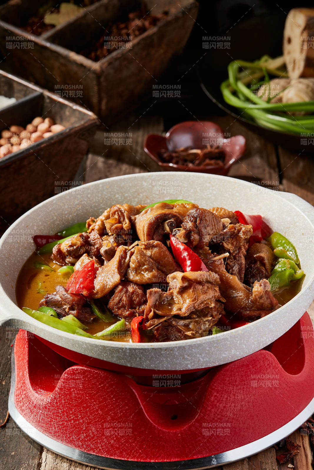 石锅双椒炖柴鸡块图片