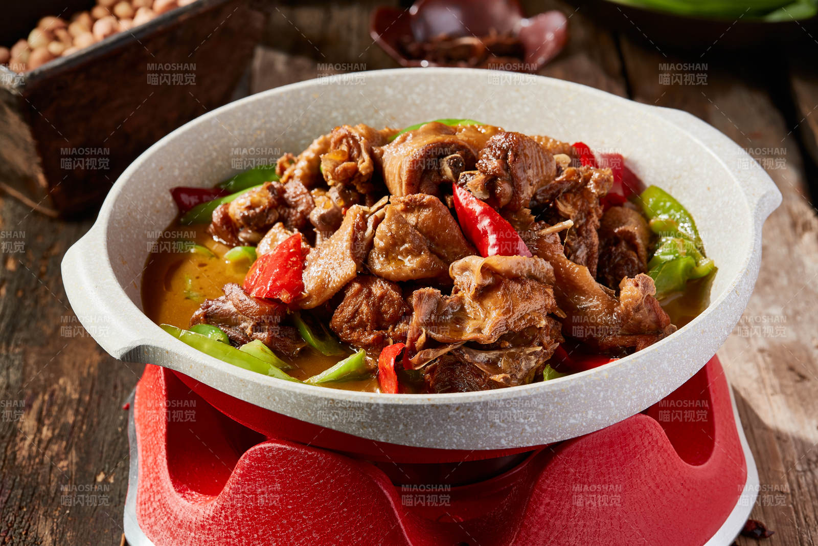 石锅双椒炖柴鸡块图片