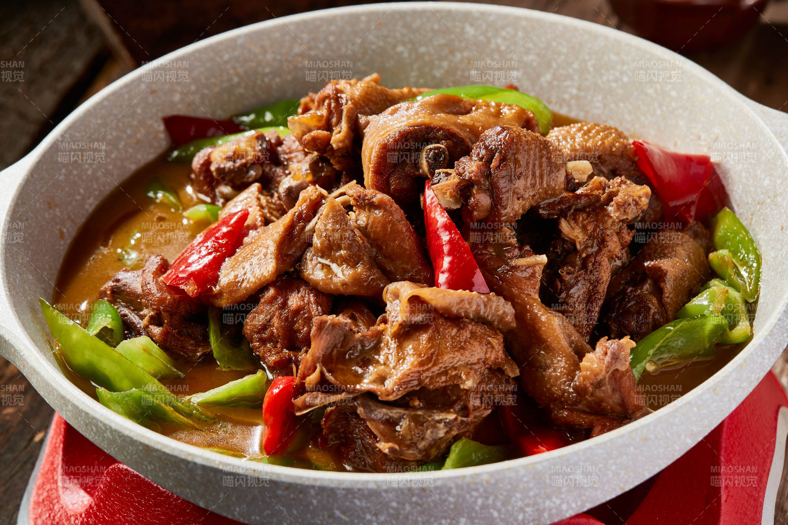 石锅双椒炖柴鸡块图片