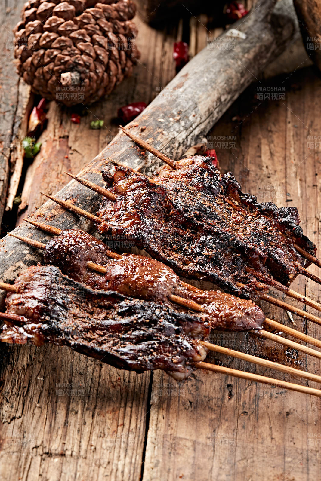 炭烤裹油羊肝片图片