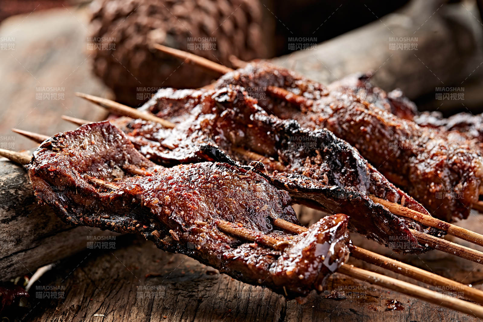 炭烤裹油羊肝片图片
