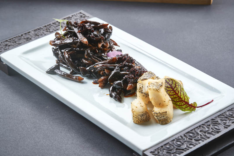 酱爆鸡枞菌配烟熏银鳕鱼图片