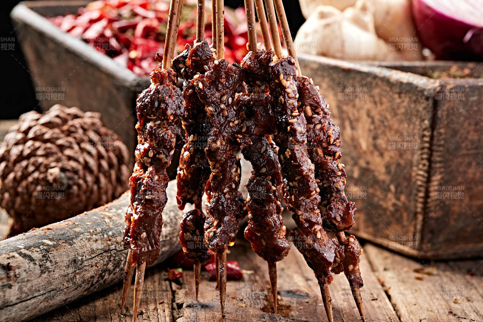 炭烤麻辣牛肉串图片