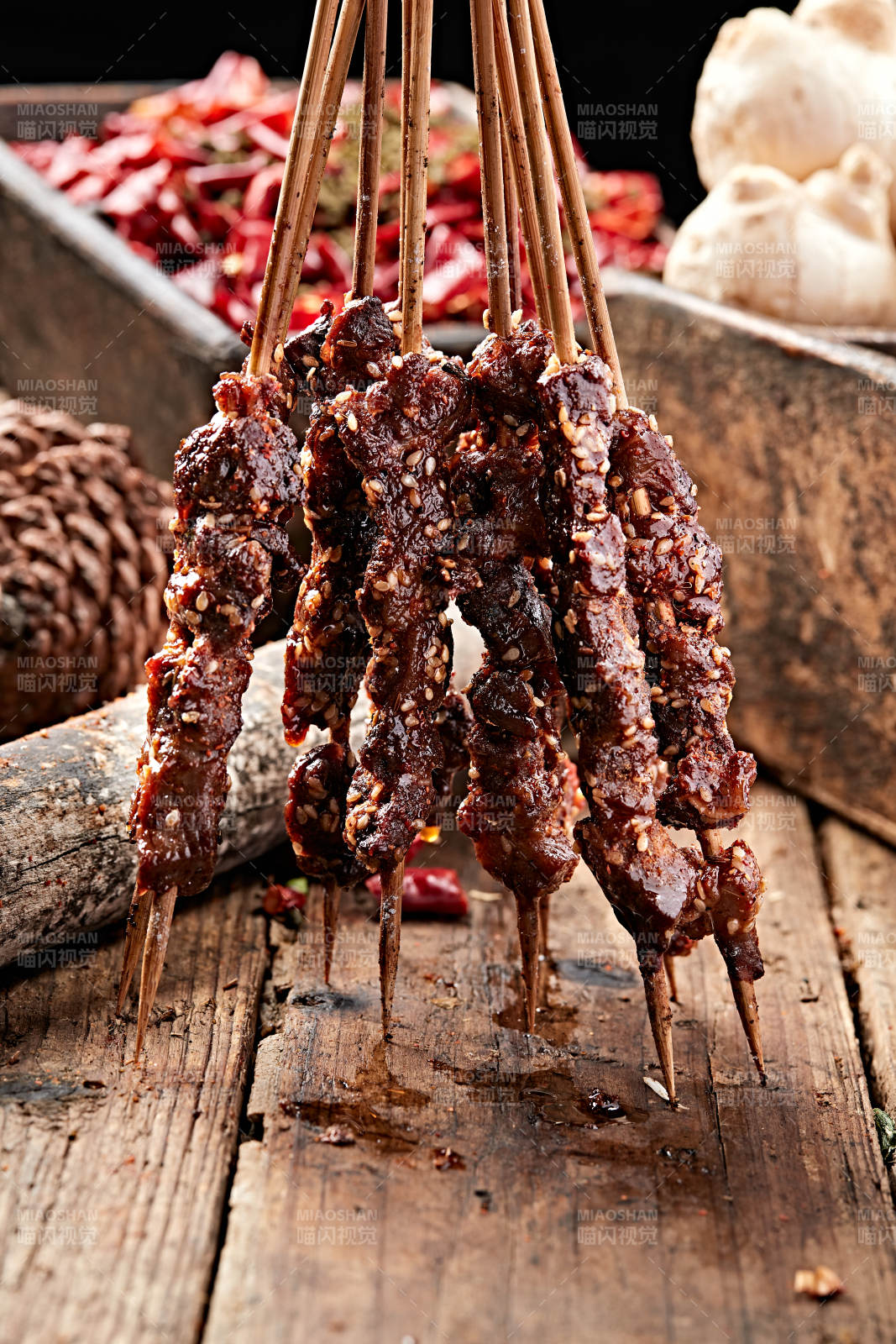 炭烤麻辣牛肉串图片