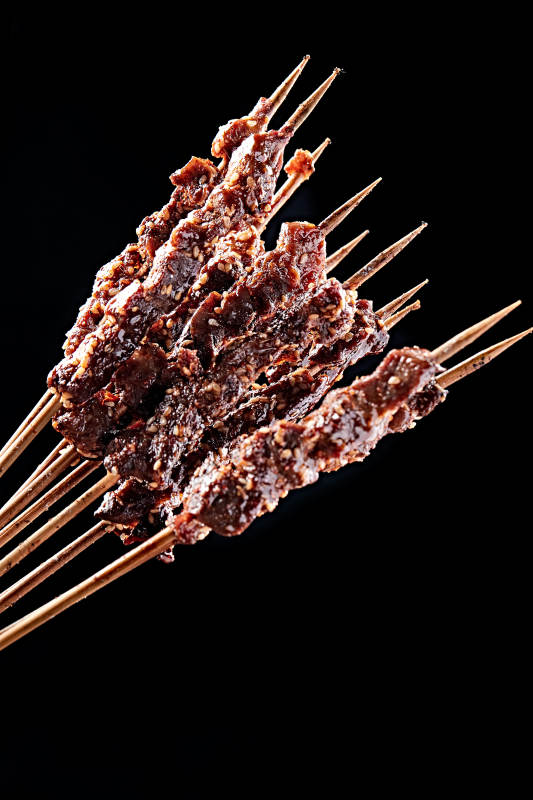 炭烤麻辣牛肉串图片
