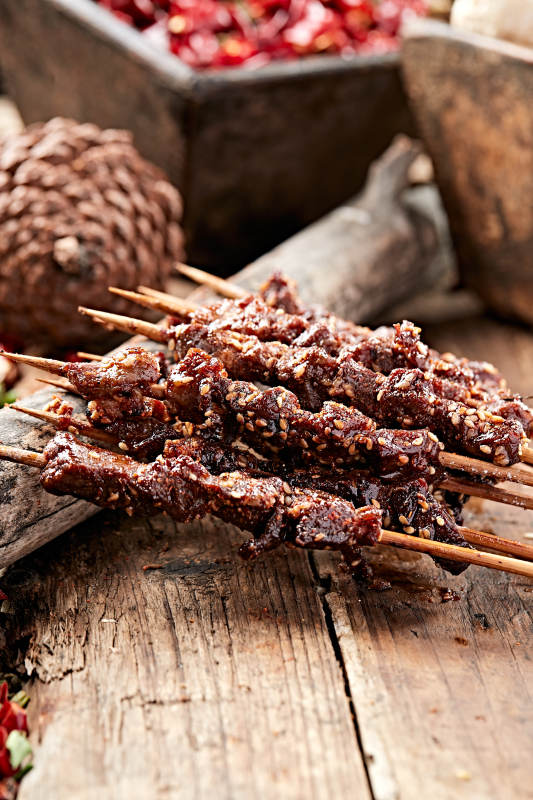 炭烤麻辣牛肉串图片