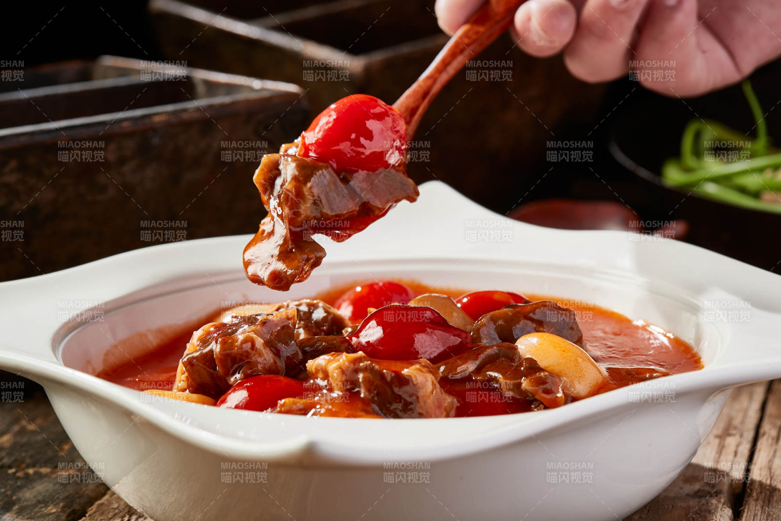 浓汤小番茄鸡佛炖牛腩图片