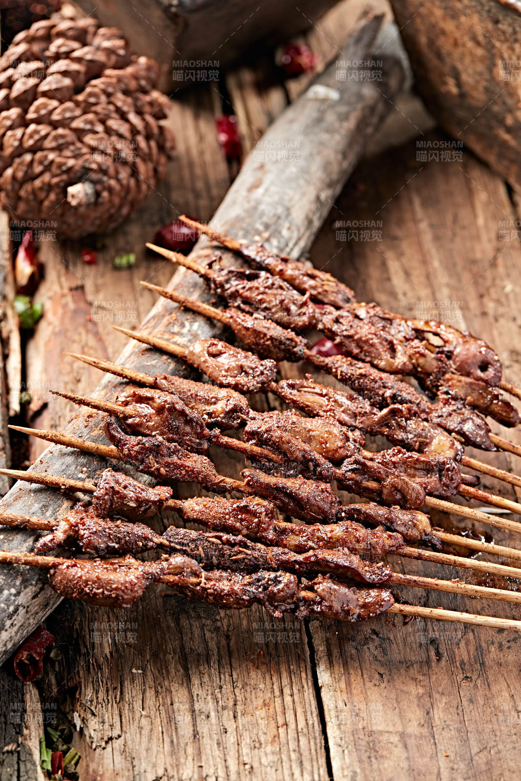 炭烤串烧鸡心图片