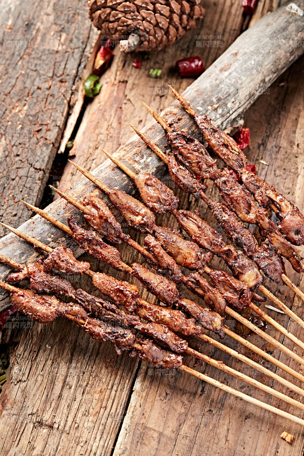 炭烤串烧鸡心图片