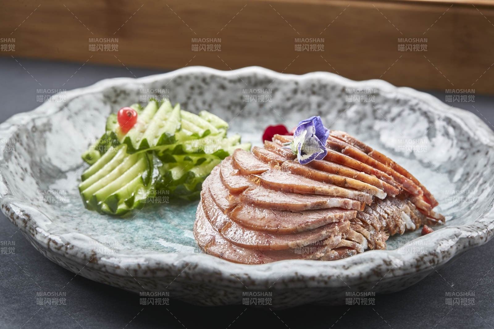 烟熏猪口条猪舌头切片图片