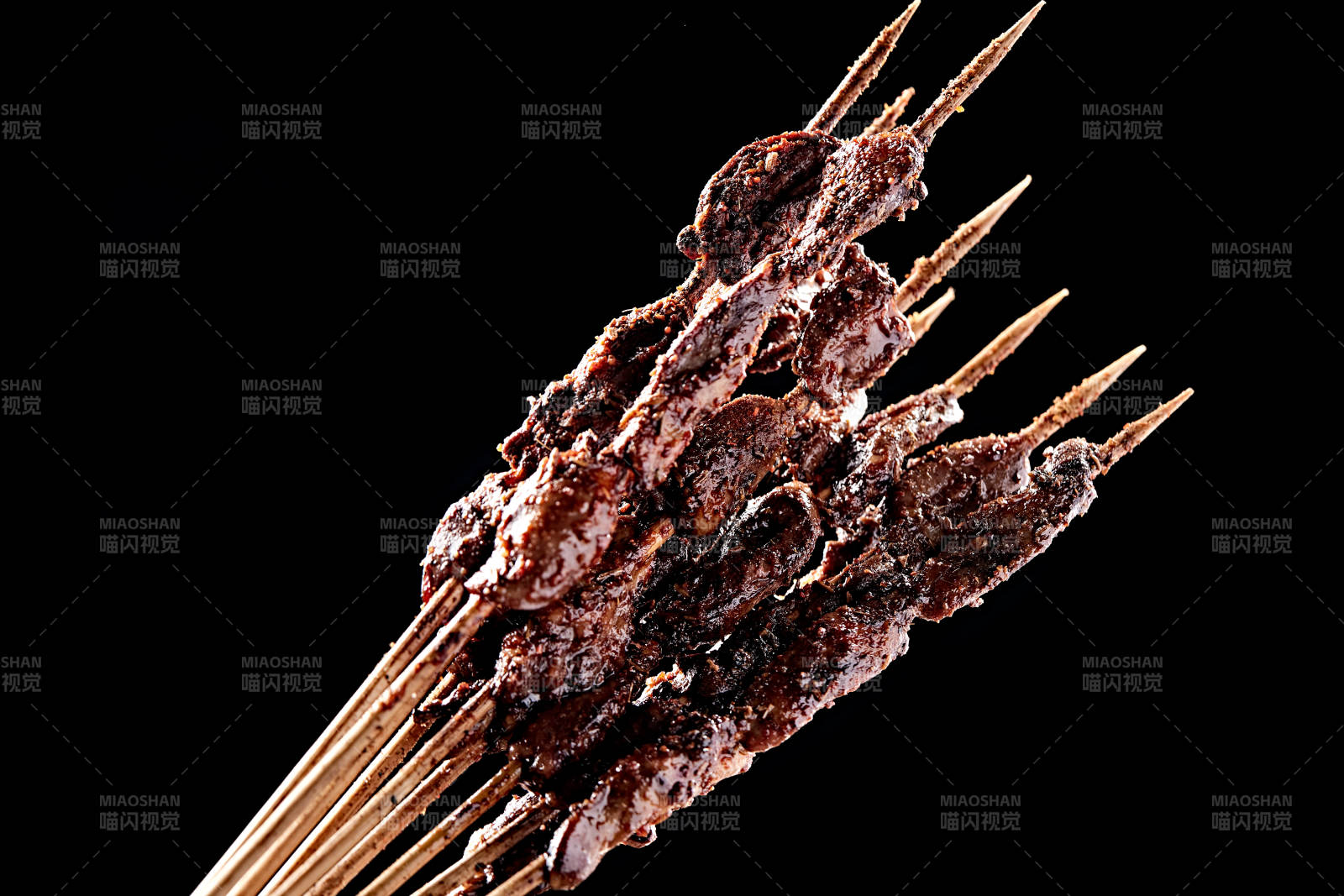 炭烤串烧鸡心图片