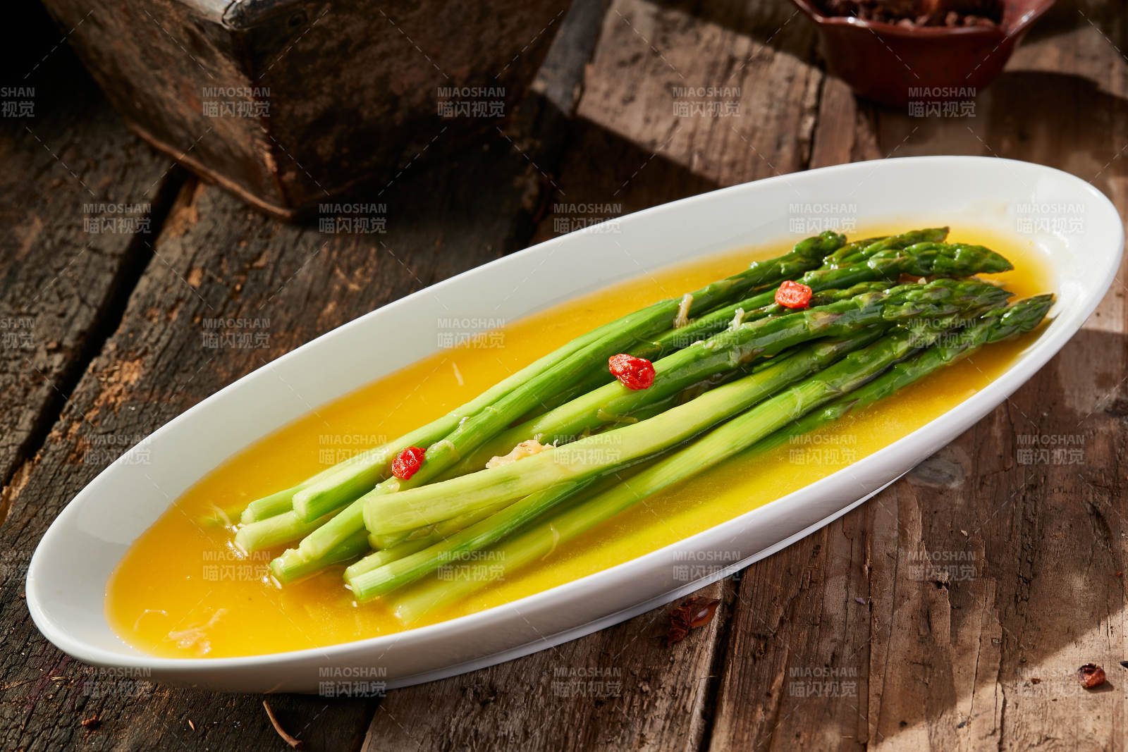 鲜鸡汤枸杞浇汁芦笋图片