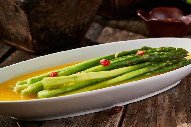 鲜鸡汤枸杞浇汁芦笋图片