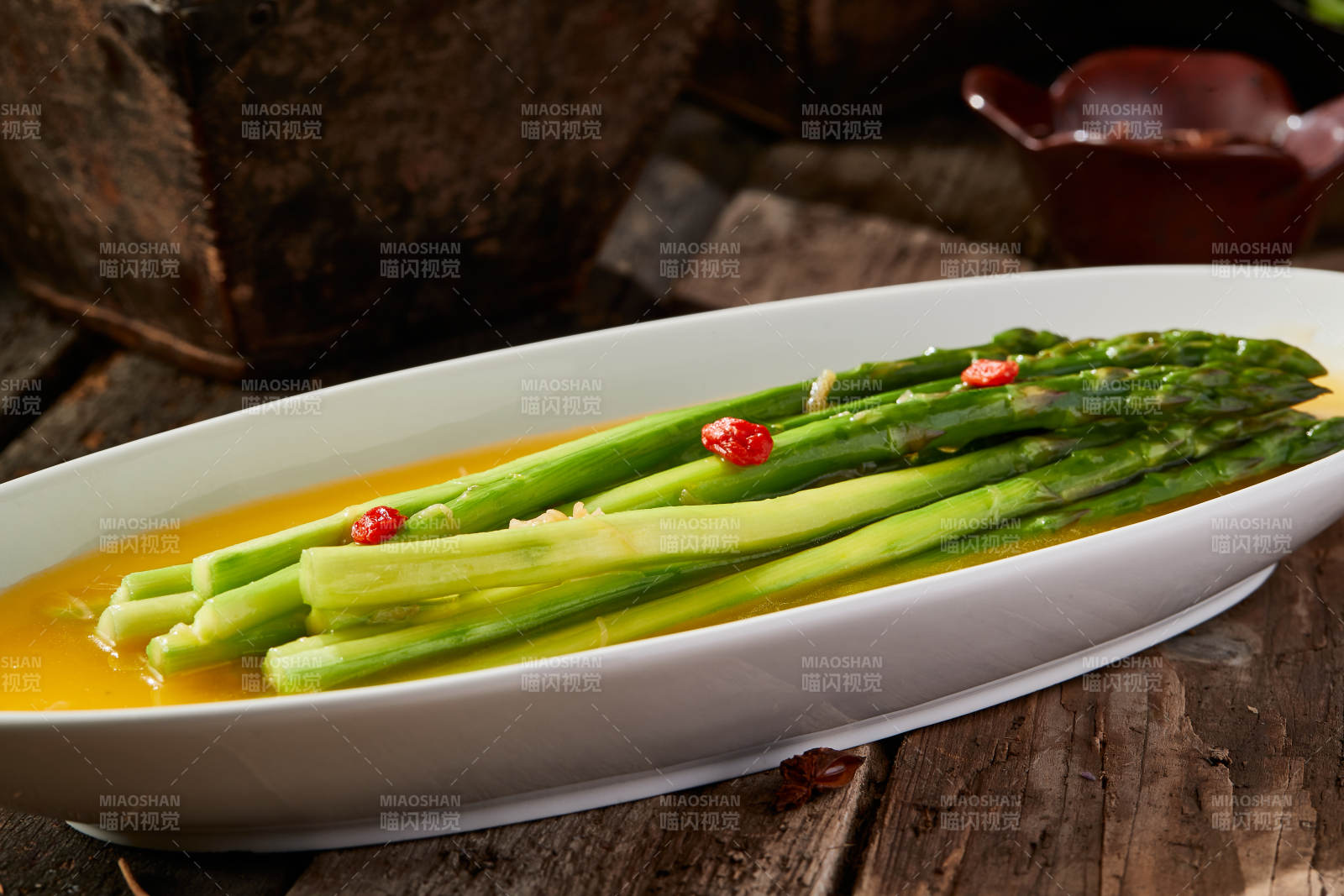 鲜鸡汤枸杞浇汁芦笋图片