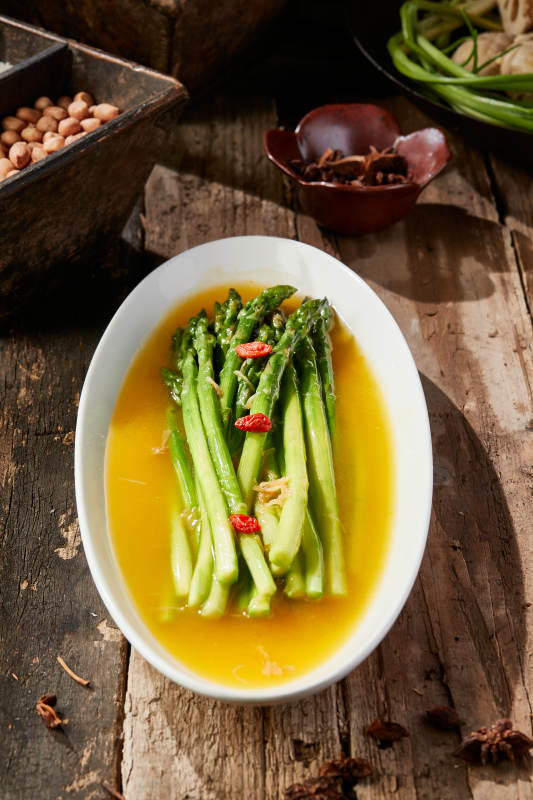 鲜鸡汤枸杞浇汁芦笋图片