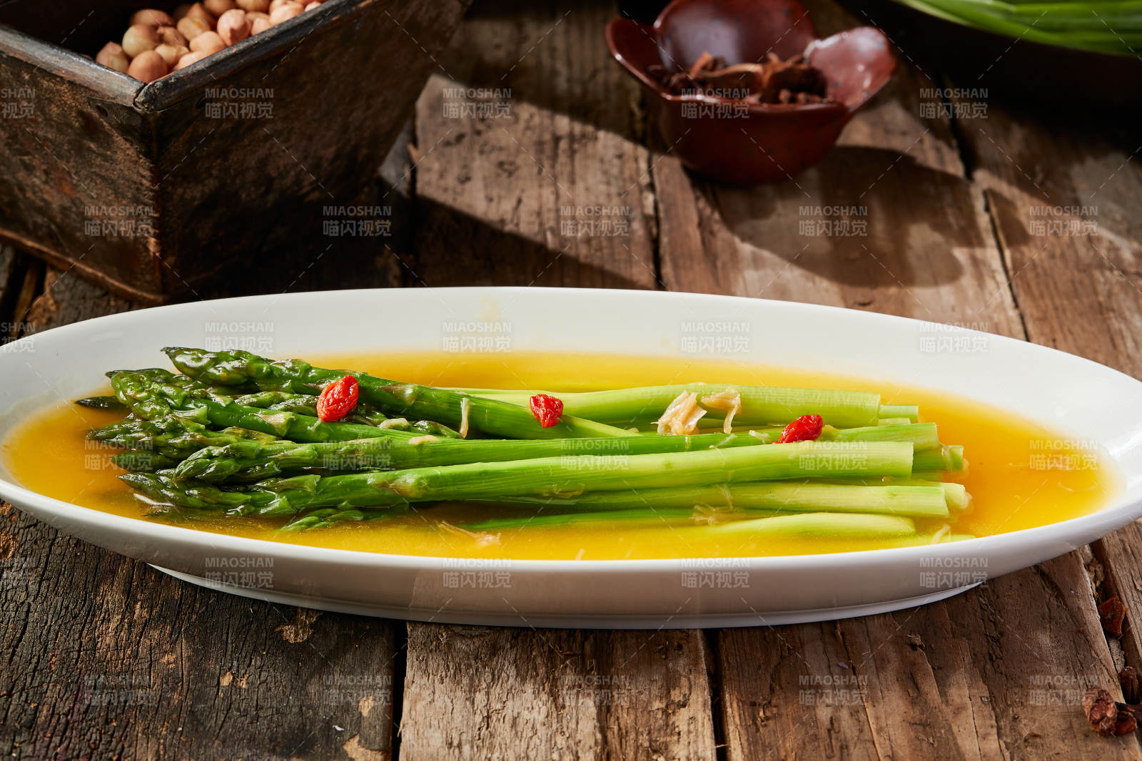 鲜鸡汤枸杞浇汁芦笋图片