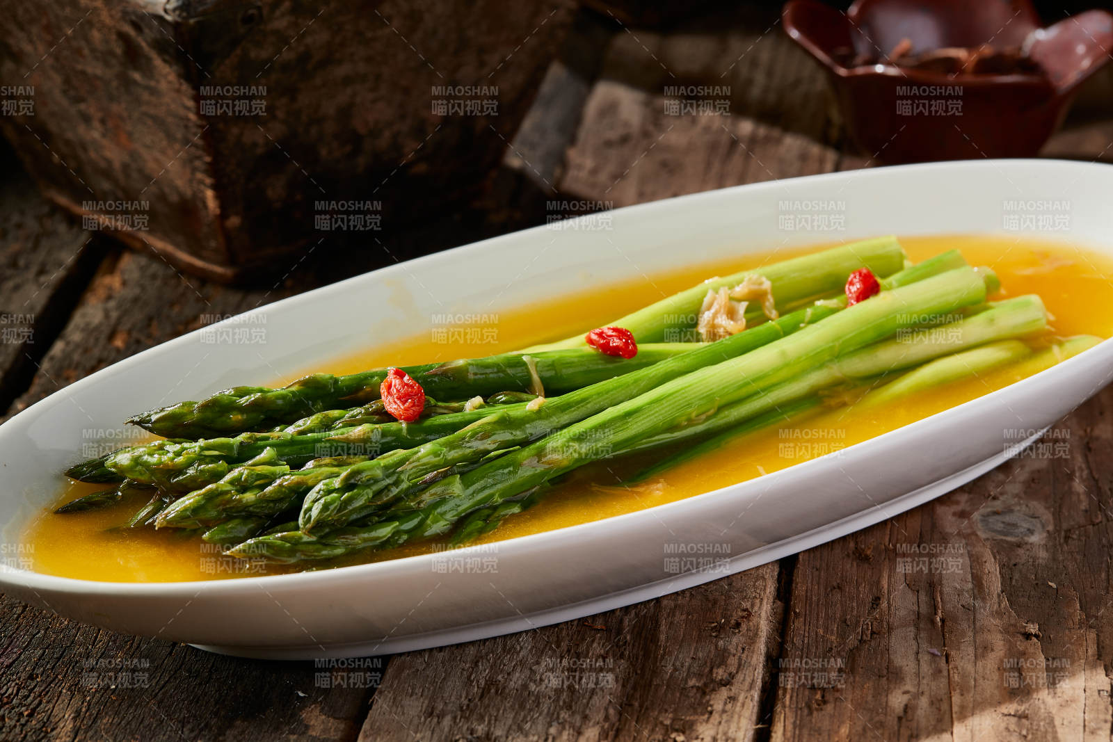 鲜鸡汤枸杞浇汁芦笋图片