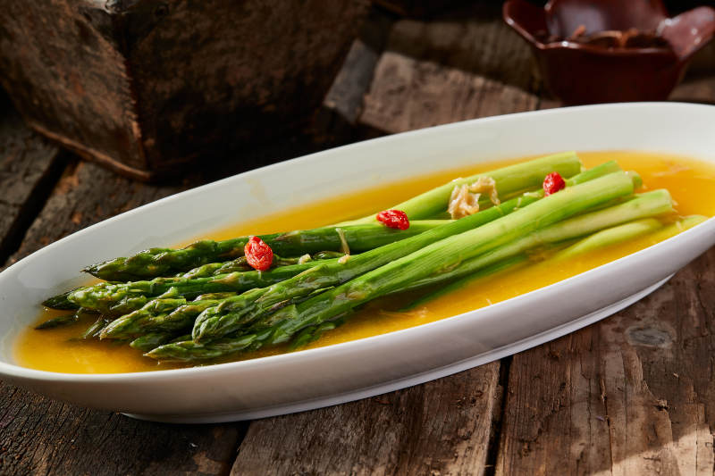 鲜鸡汤枸杞浇汁芦笋图片