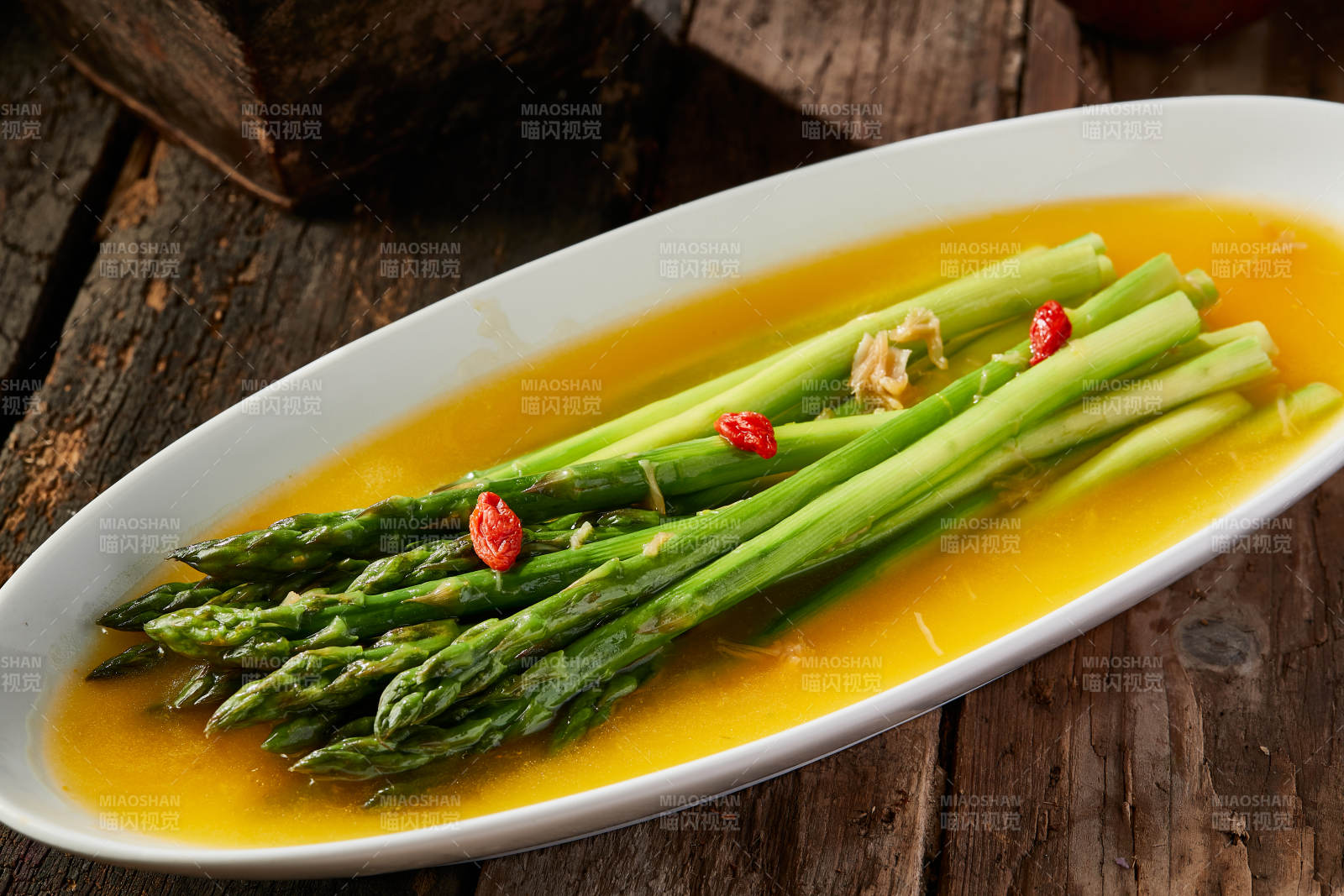 鲜鸡汤枸杞浇汁芦笋图片