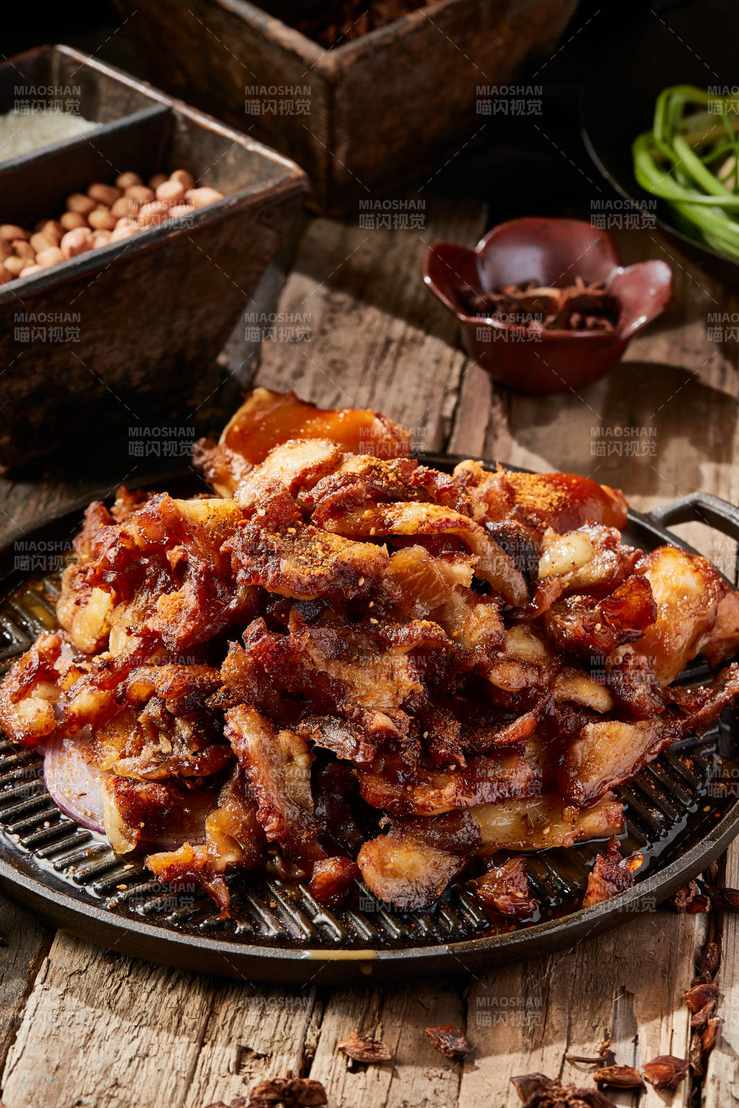 铁板孜然烤猪蹄块图片