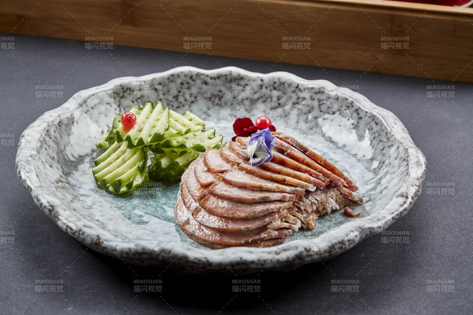 烟熏猪口条猪舌头切片图片