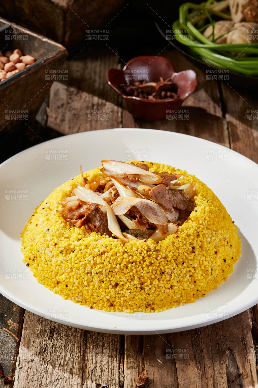 大葱爆羊肉配小米蒸饭图片