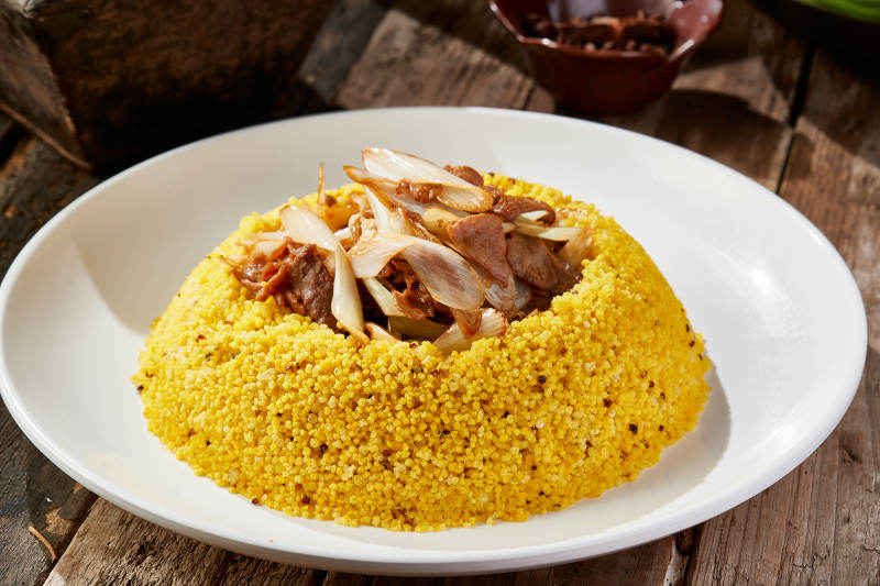 大葱爆羊肉配小米蒸饭图片