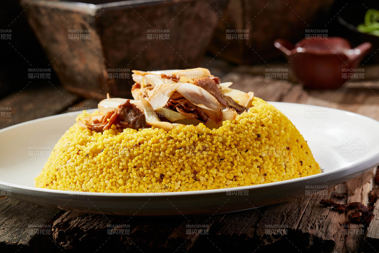 大葱爆羊肉配小米蒸饭图片