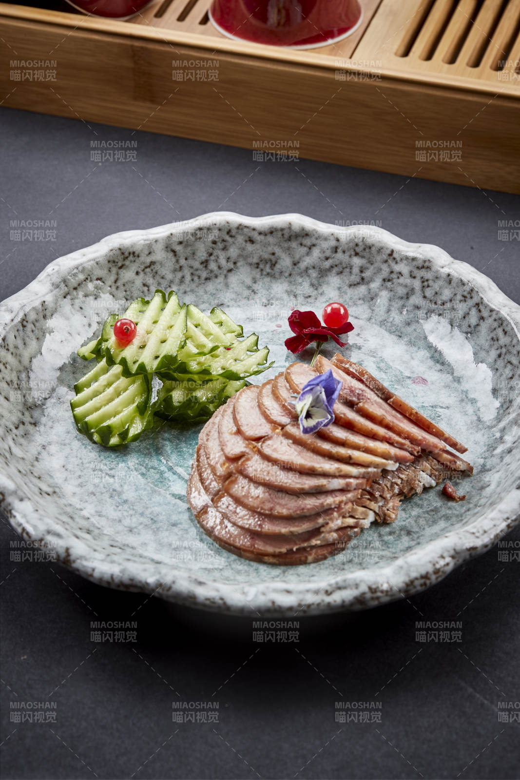 烟熏猪口条猪舌头切片图片