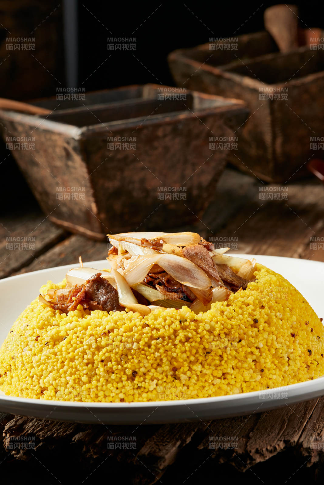 大葱爆羊肉配小米蒸饭图片