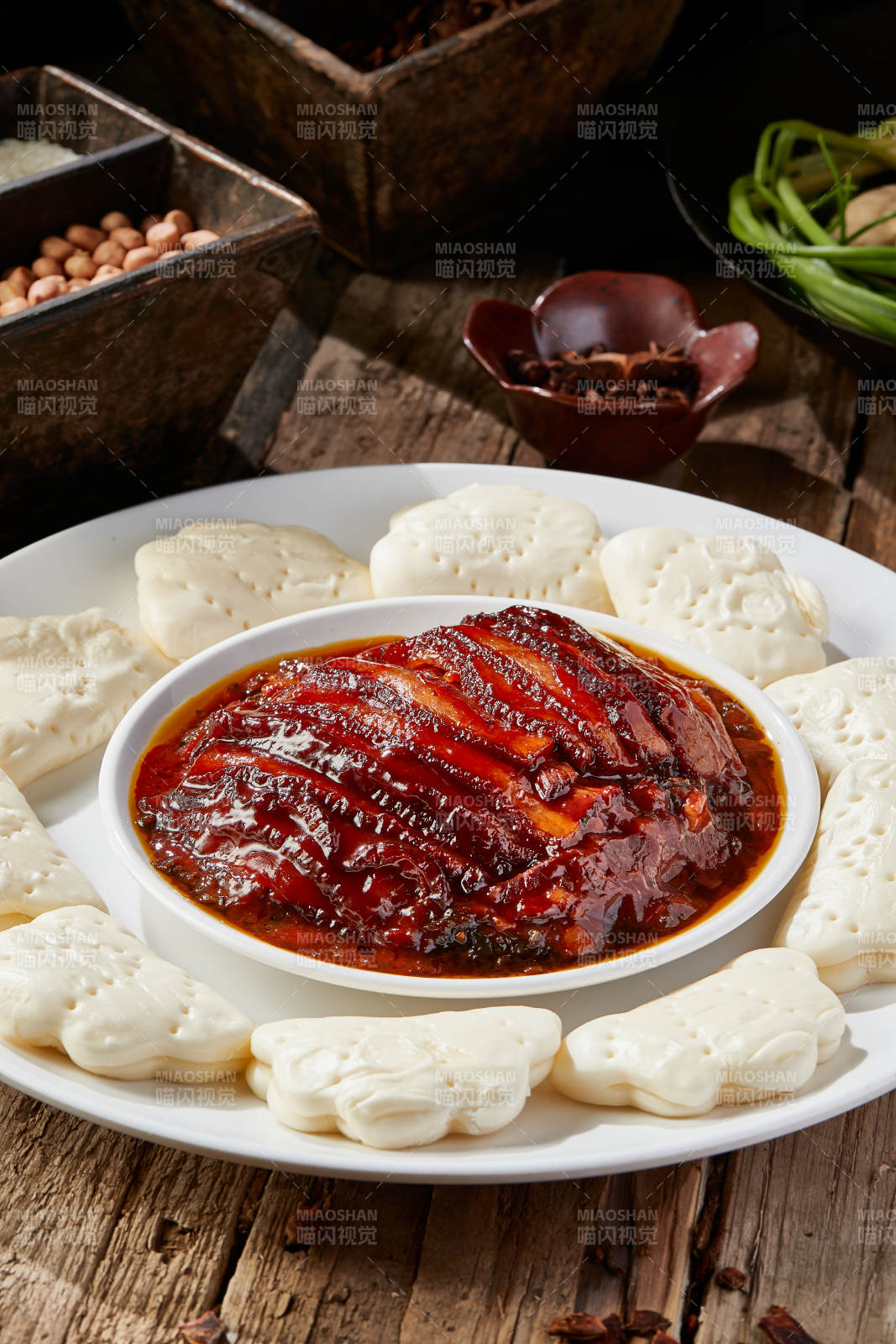 金牌扣肉配花馍图片