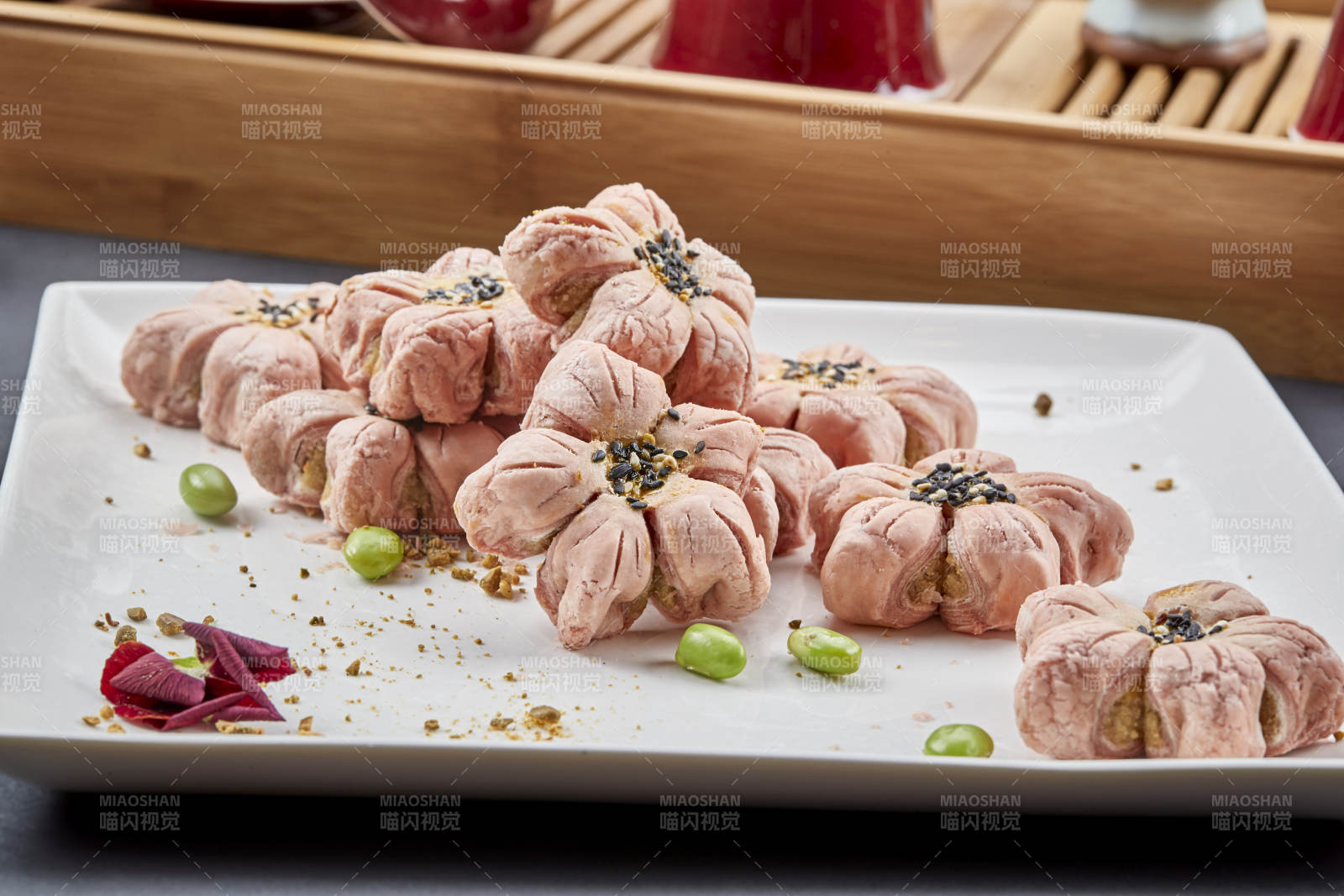 精美面点甜品樱花榴莲酥图片