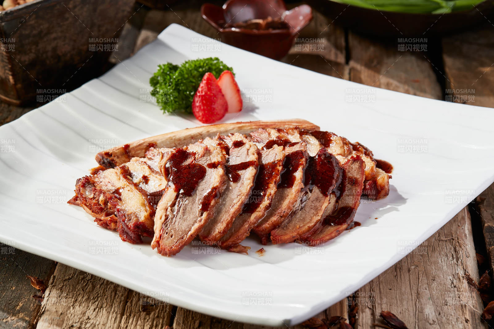 清炖浇汁牛肋条拆骨肉图片