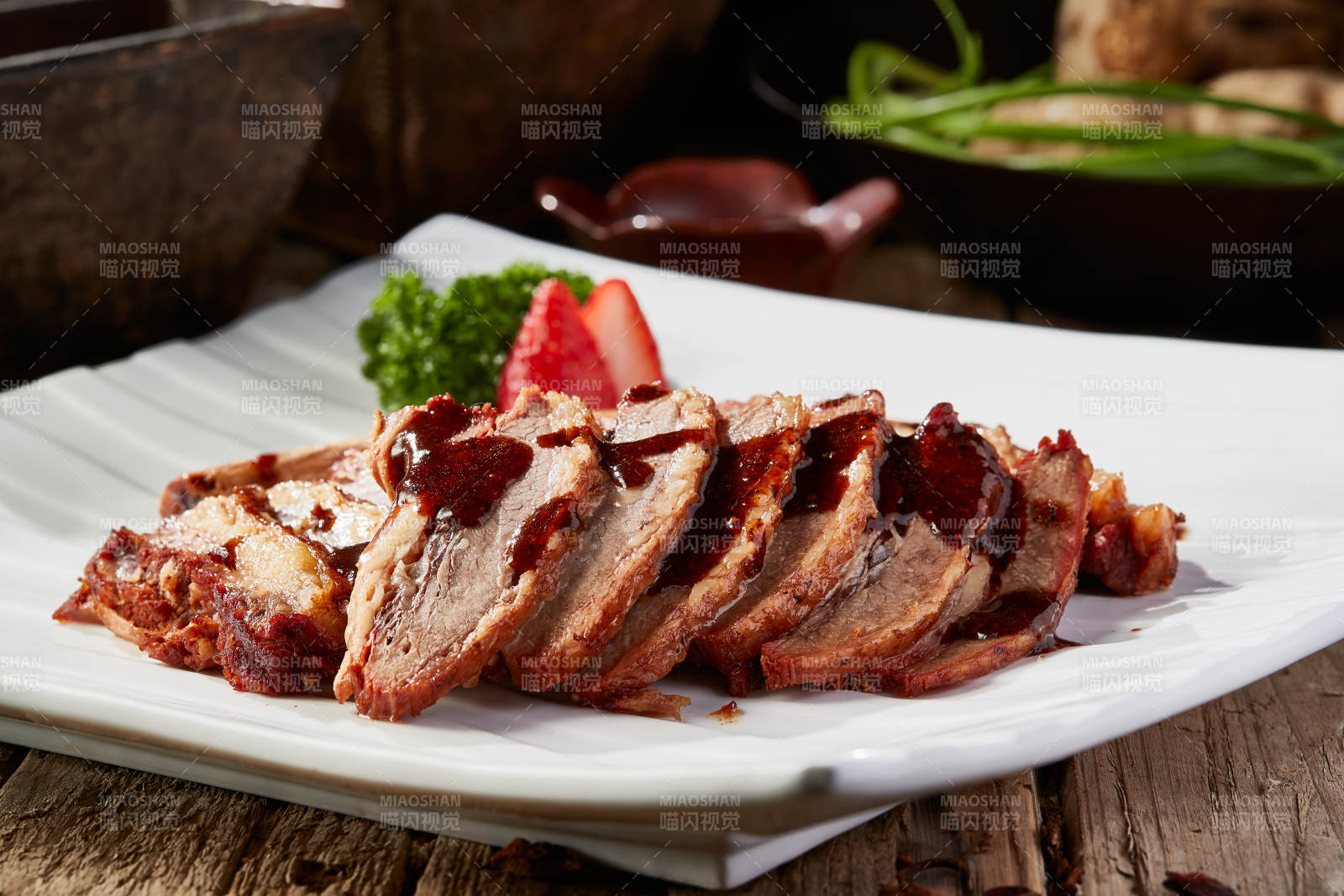 清炖浇汁牛肋条拆骨肉图片