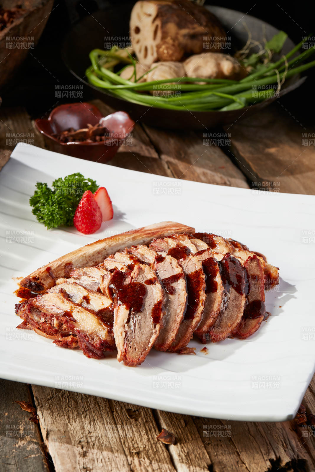 清炖浇汁牛肋条拆骨肉图片