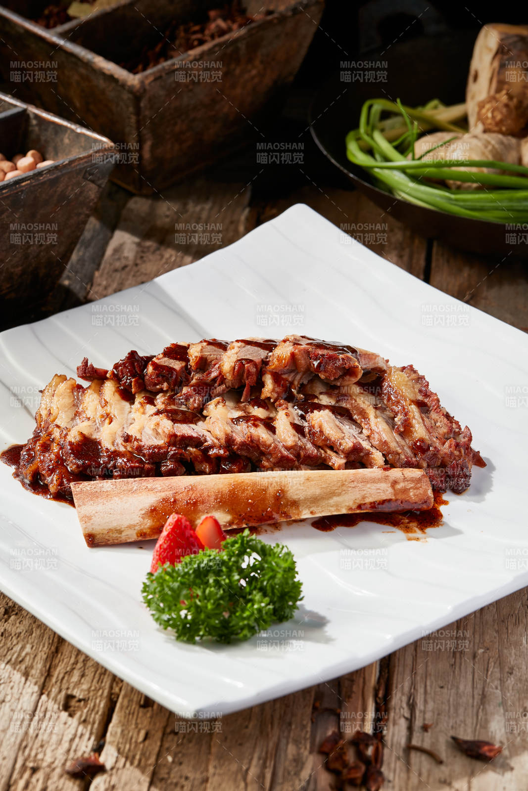 清炖浇汁牛肋条拆骨肉图片