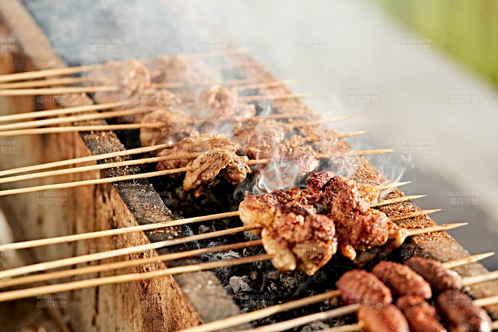 在户外烧烤美味食材图片