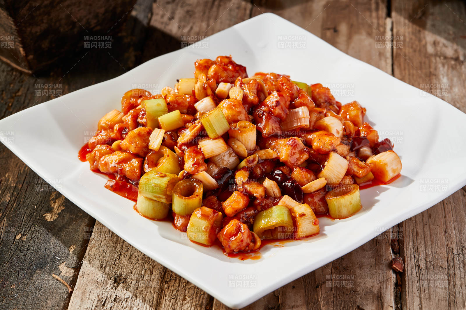 传统菜肴川香宫保鸡丁图片