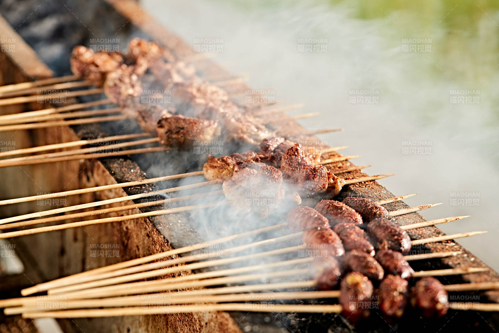 在户外烧烤美味食材图片