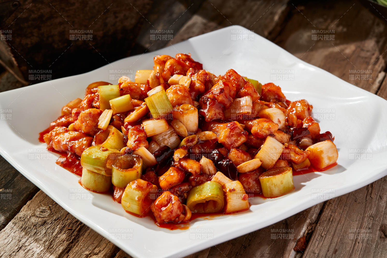 传统菜肴川香宫保鸡丁图片