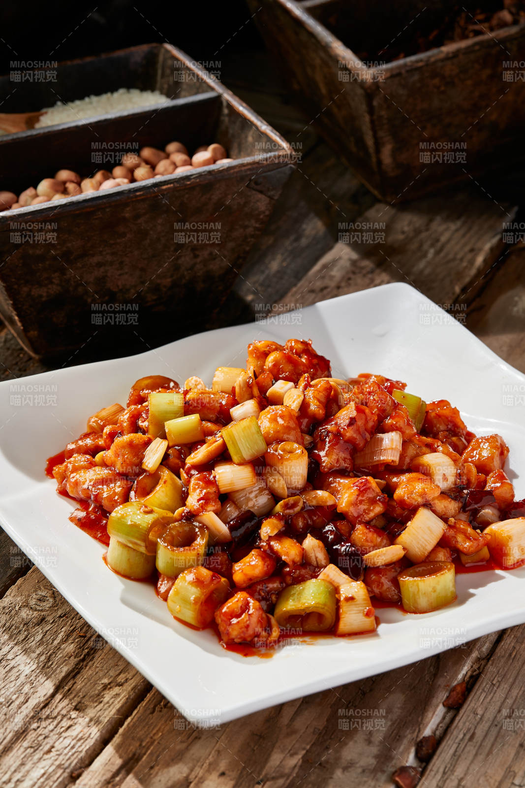 传统菜肴川香宫保鸡丁图片