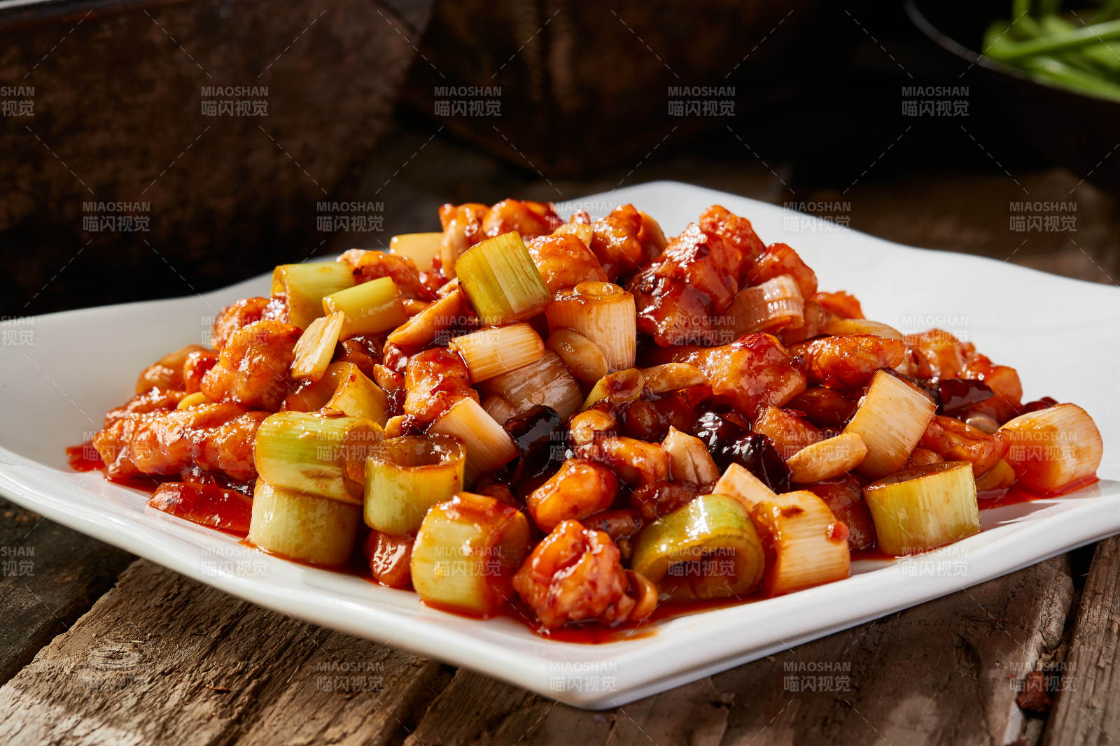 传统菜肴川香宫保鸡丁图片