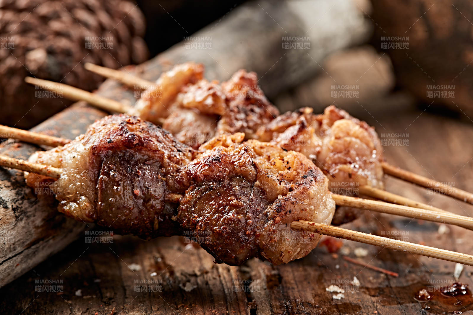 炭火烤羊腰图片